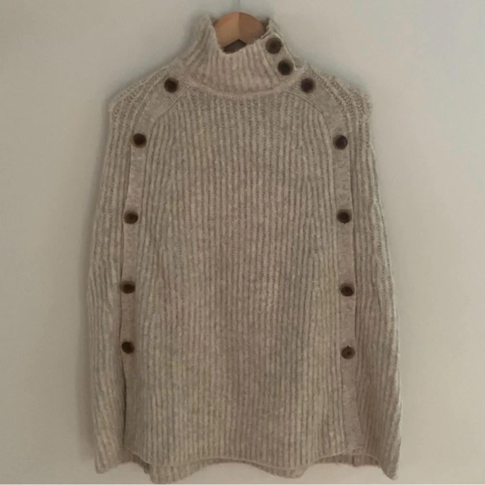 J. Crew Convertible Chunky Knit Side Button Poncho Sweater Cape H3638 - Picture 1 of 3